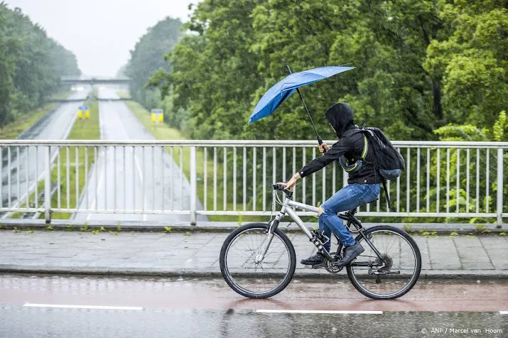 code oranje voor limburg om stevige onweersbuien