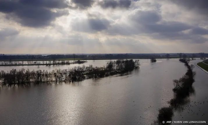 code oranje voor limburg wegens hevige regenbuien