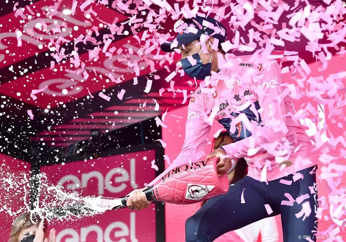 colombiaan bernal wint met giro opnieuw grote ronde