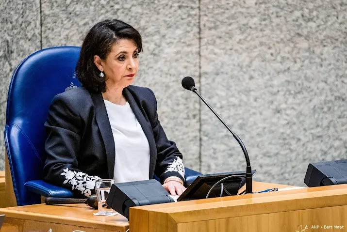 commissie vraagt kamerbestuur onderzoek naar arib op te schorten