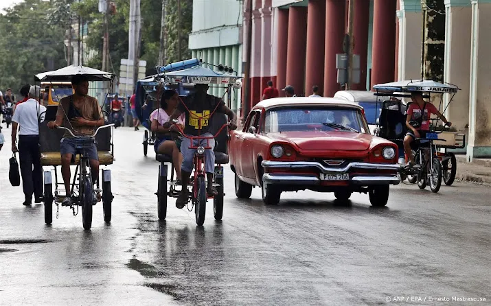 communistisch cuba vervijfvoudigt prijs autobrandstof