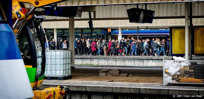 compenseer treinreiziger voor hinder leiden