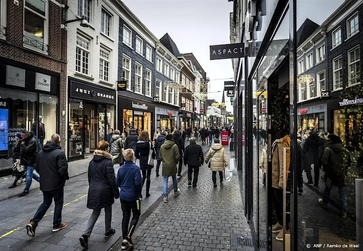 consumenten opnieuw iets negatiever in juni