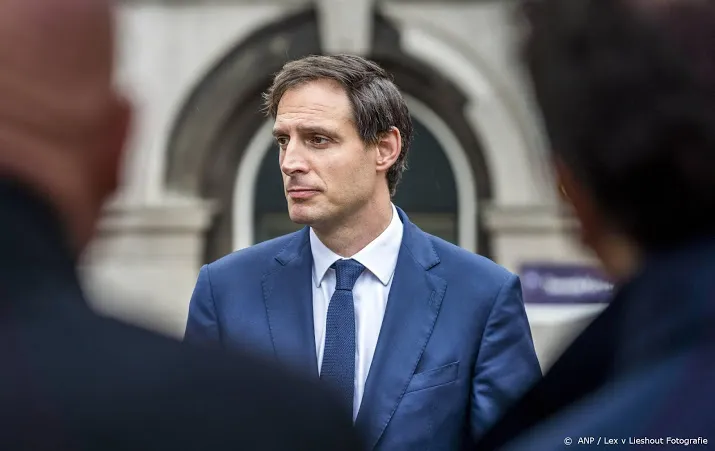 consumentenbond stuurt minister brief om cashboete banken