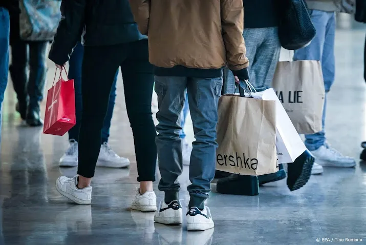 consumentenvertrouwen krabbelt verder op maar blijft laag