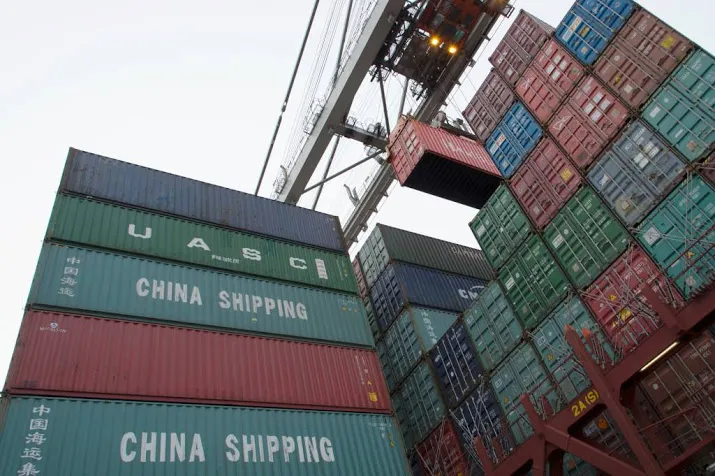 containeroverslag in rotterdam trekt hard aan