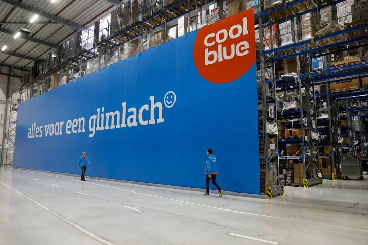 coolblue brengt pakketjes rond met de fiets