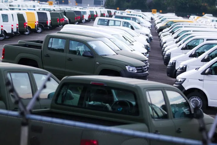 corruptieverdachten aankoop autos horen straf