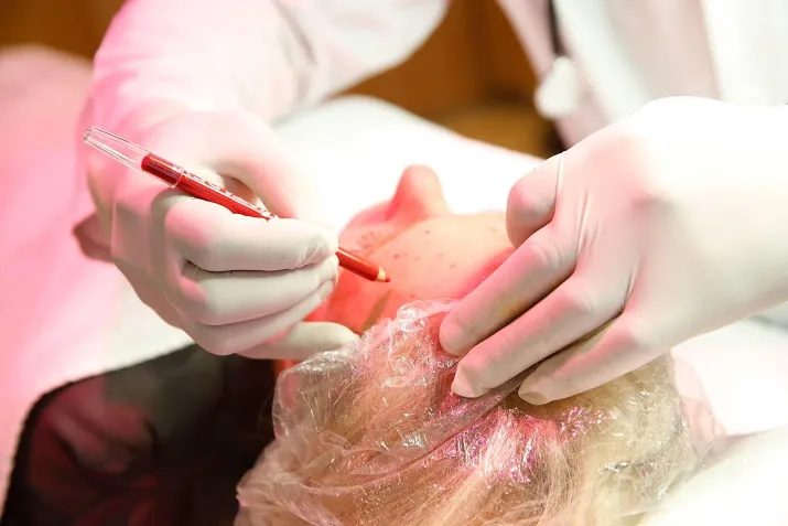 cosmetische kliniek strijkt rimpels glad