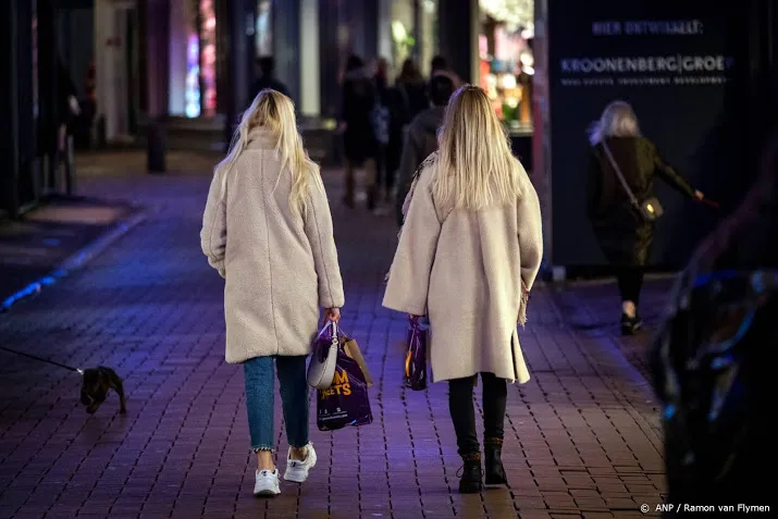 cpb sterk derde kwartaal zorgt voor minder sterke krimp economie