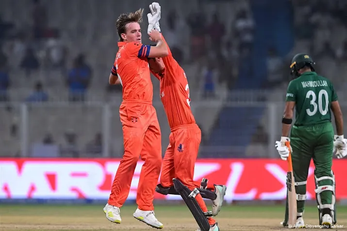 cricketers vieren tweede succes op wk met zege op bangladesh