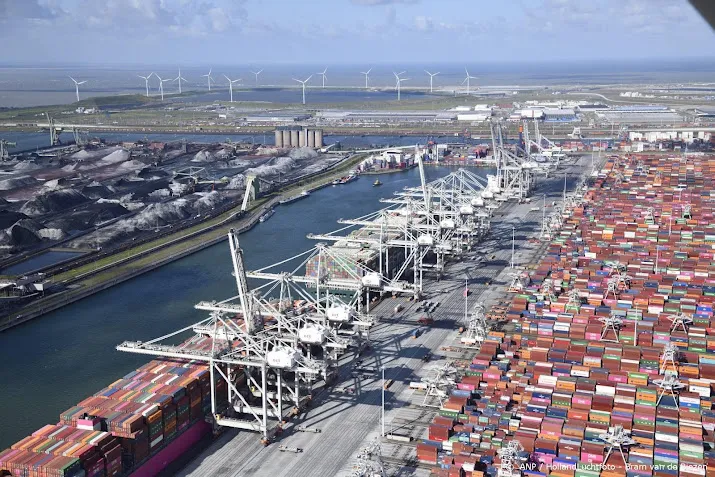 crisis merkbaar in europese havens rotterdam blijft koploper