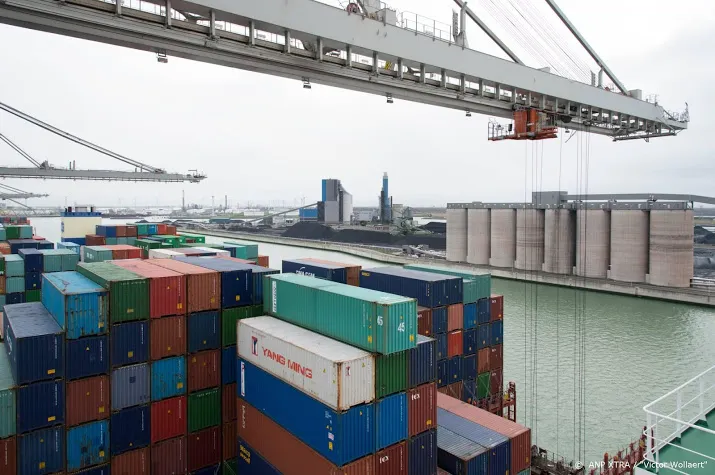 crisis zorgt voor daling export met 11 procent in april