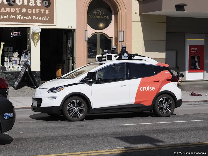 cruise haalt alle autos van de weg na ongeluk met robotaxi