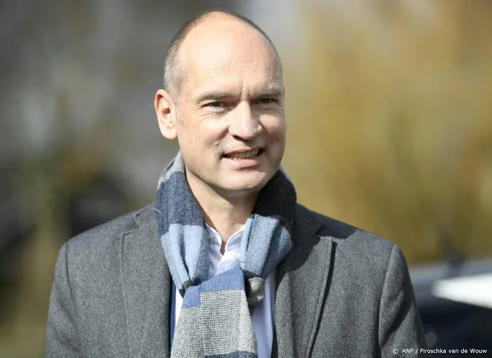 cu lijsttrekker gert jan segers stemt op station in amersfoort