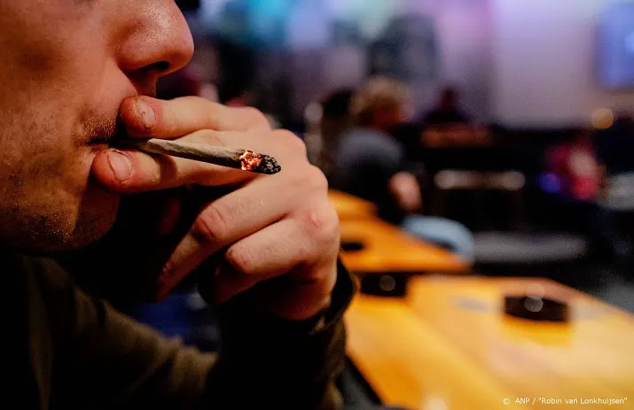 cu wil dat coffeeshops overal toeristen weren