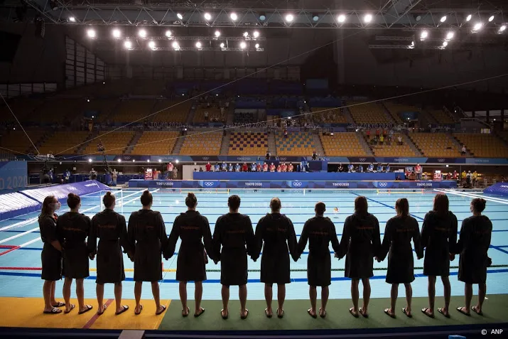 cultuurbewakers nemen in tranen afscheid van waterpoloploeg