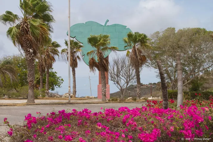 curacao geeft mondkapjes aan chauffeurs