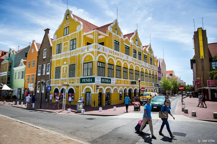 curacao sluit grenzen ook voor ingezetenen