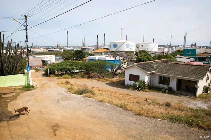 curacao stopt activiteiten sjoemelbank