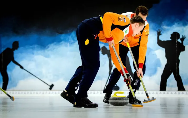 curlingploeg moet ook buigen voor schotland