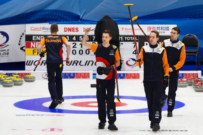 curlingteam boekt eerste zege