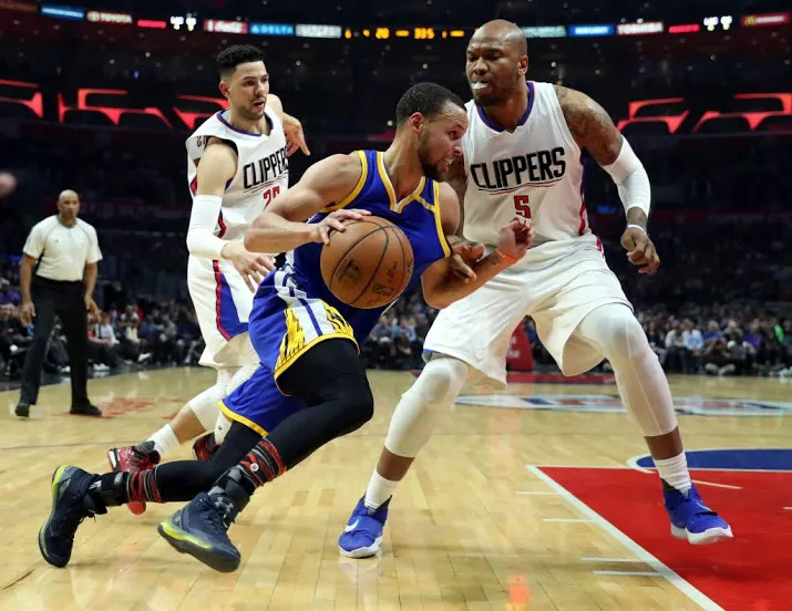 curry blinkt uit bij warriors