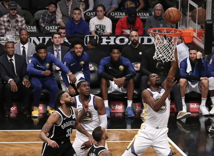 curry en durant schieten warriors langs nets