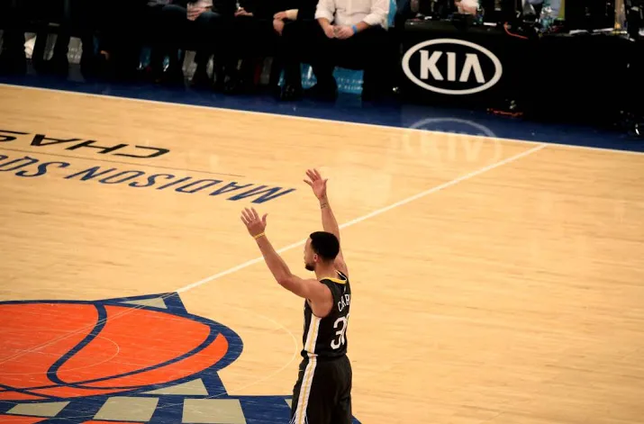 curry valt weer uit met blessure