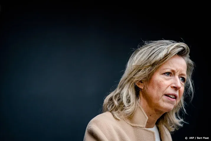 d66 zet ollongren op defensie van huffelen staatssecretaris bzk