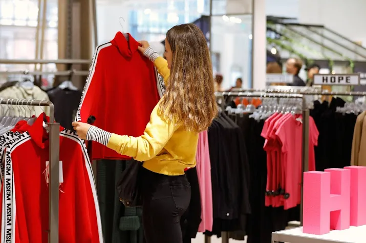 daily mail brits marks spencer sluit mogelijk franse winkels