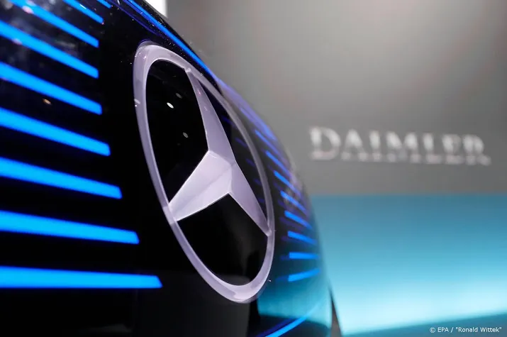 daimler rekent onlangs kwartaalverlies op positief jaarresultaat