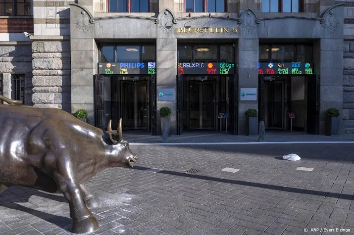 damrak lijkt vlak te beginnen aan rustige hemelvaartsdag