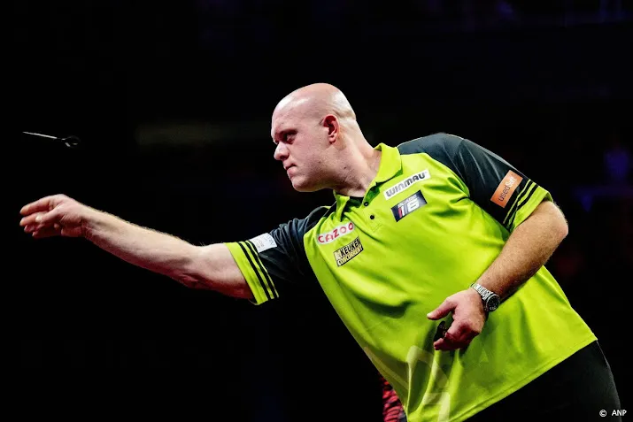 darter van gerwen moet operatie aan werparm ondergaan