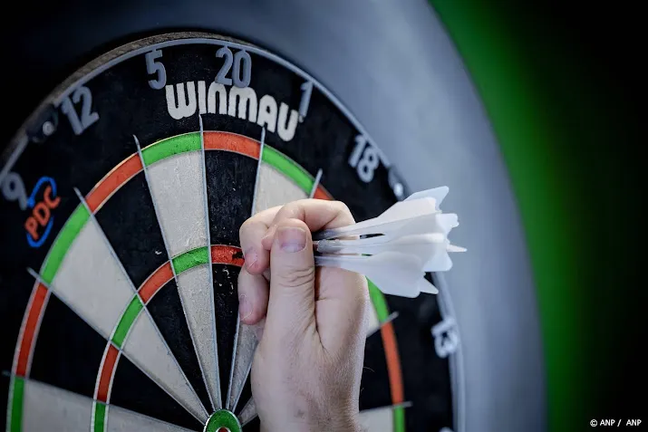darttalent van veen 21 gooit zijn leven na wk helemaal om