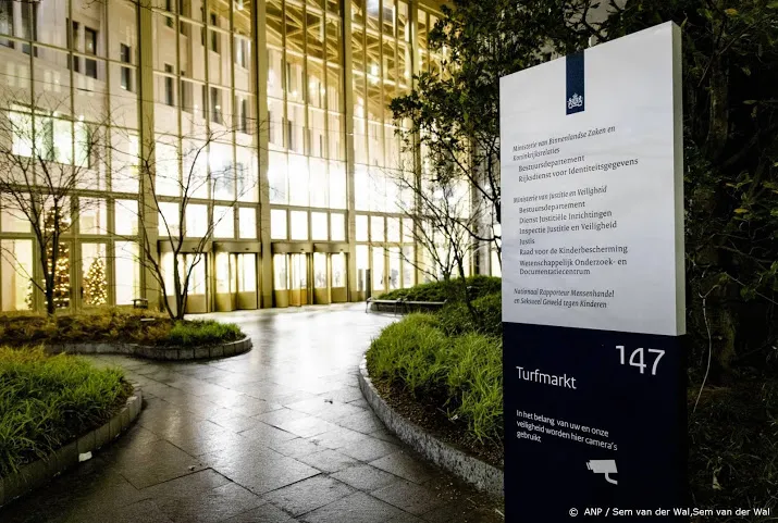 datalek met gegevens 65 000 ambtenaren bij ministerie justitie