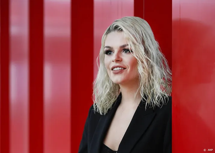 davina michelle zingt alleen op grand prix als andere acts geld krijgen