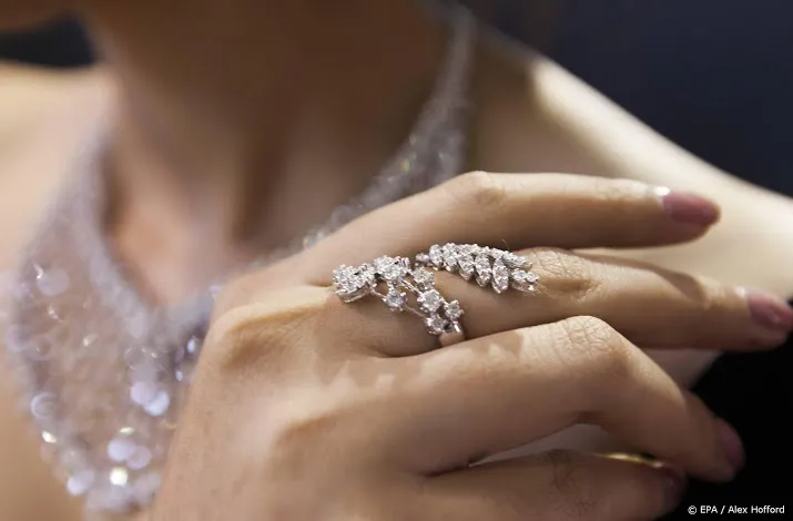 de beers verhoogt prijzen ruwe diamanten met 10 procent