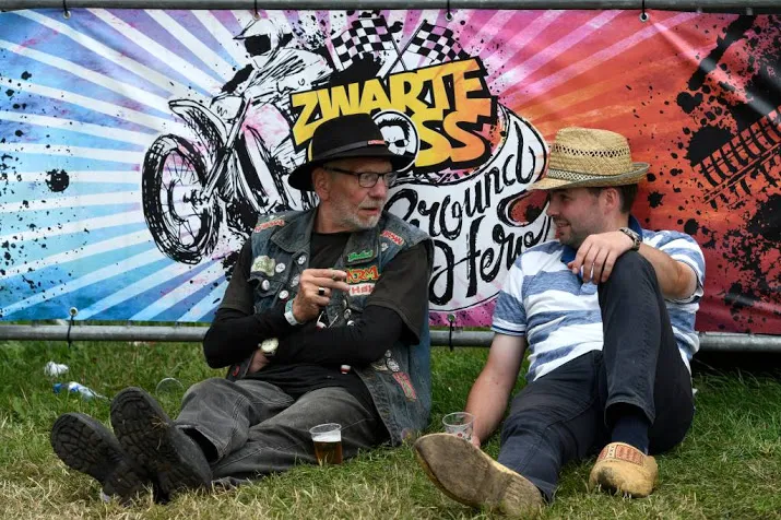 de doldwaze wereld van de zwarte cross