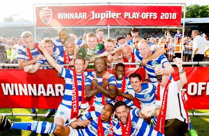 de graafschap maandag gehuldigd