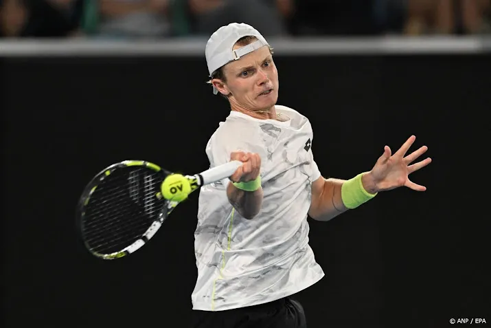 de jong verliest in drie sets van sinner op australian open