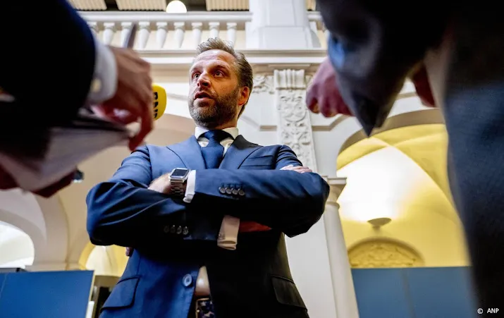 de jonge haalt 100 miljoen naar voren om sneller te bouwen