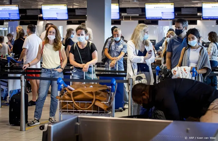 de jonge iedereen testen na vakantie zelftesten huis aan huis