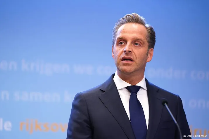 de jonge kijkt naar quarantaineplicht als stok achter de deur