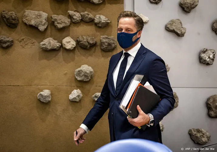 de jonge kijkt of wachttijd na booster geschrapt kan worden