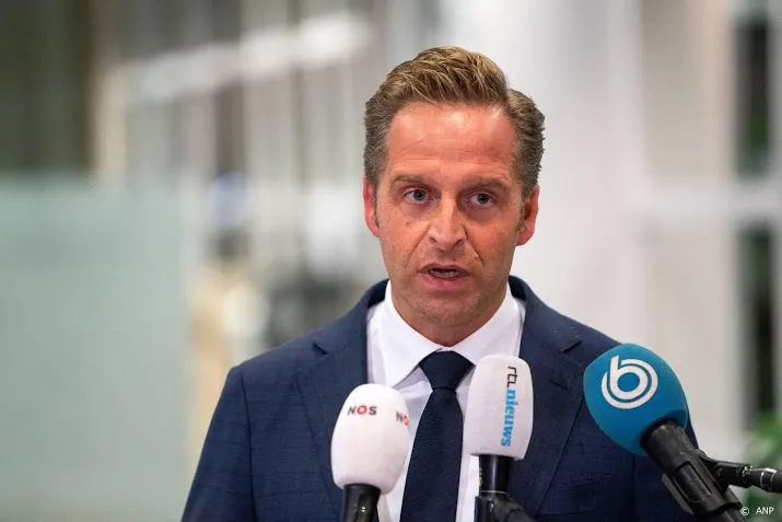 de jonge maant eerste kamer om spoed bij coronawet