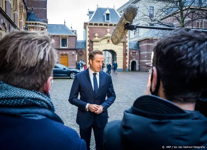 de jonge scholen ook dicht om ouders thuis te laten werken