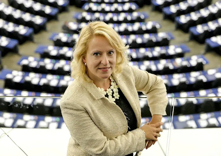 de lange strijdt met maltese en oostenrijker om hamer eu parlement