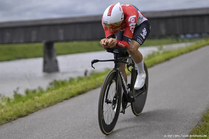 de lie sprint naar zijn eerste belgische wielertitel op de weg