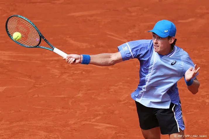 de minaur naar laatste acht roland garros na zege op medvedev
